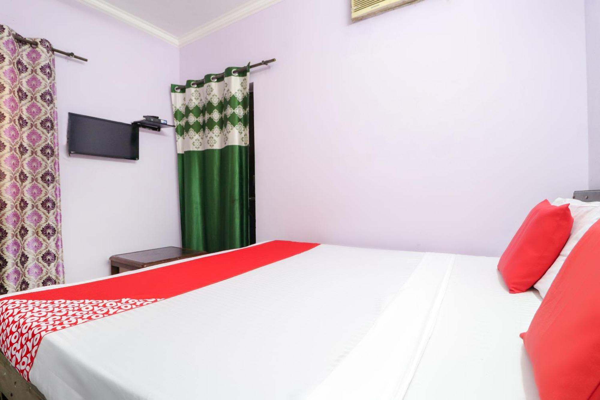 Oyo 69395 Crown Plaza Chandigarh